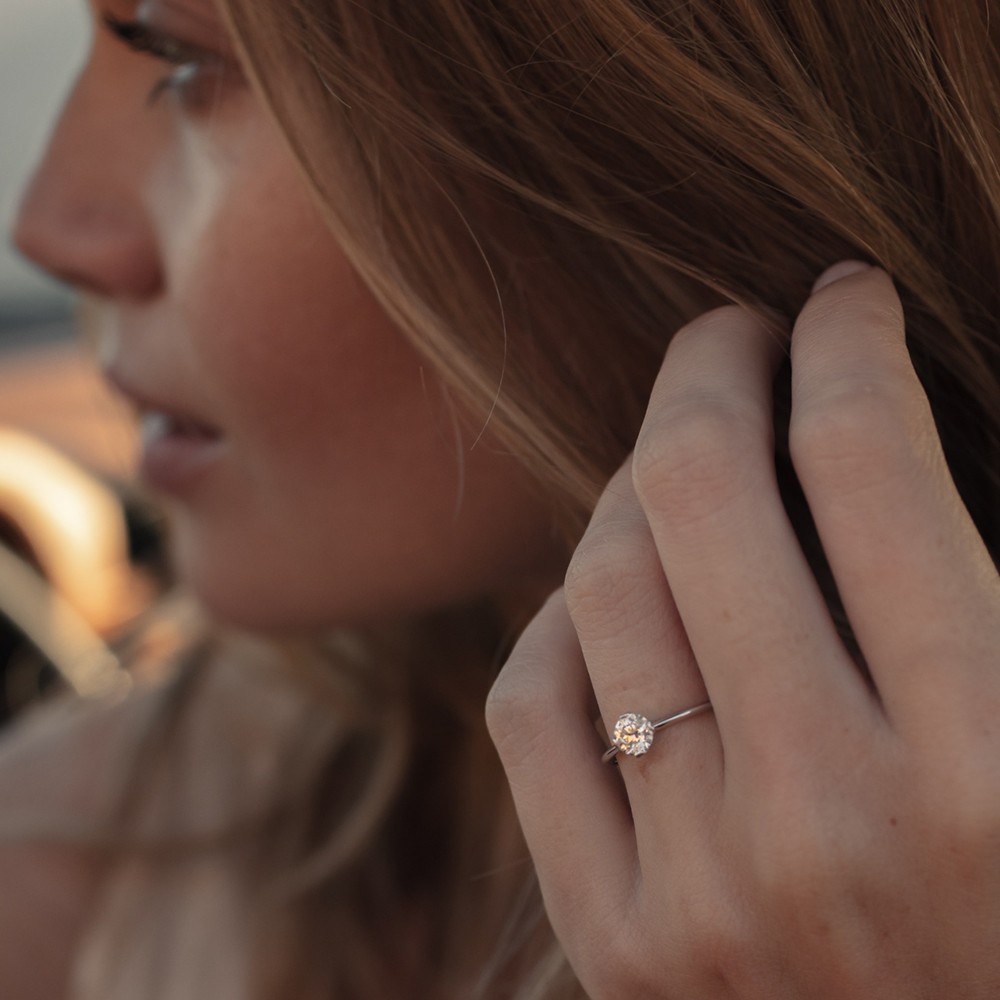 Engagement ring in white gold, diamonds and rubies.